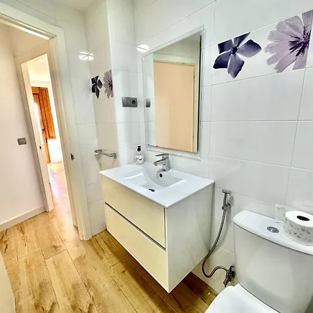 Gorgeous Seaside Apartment In Carihuela